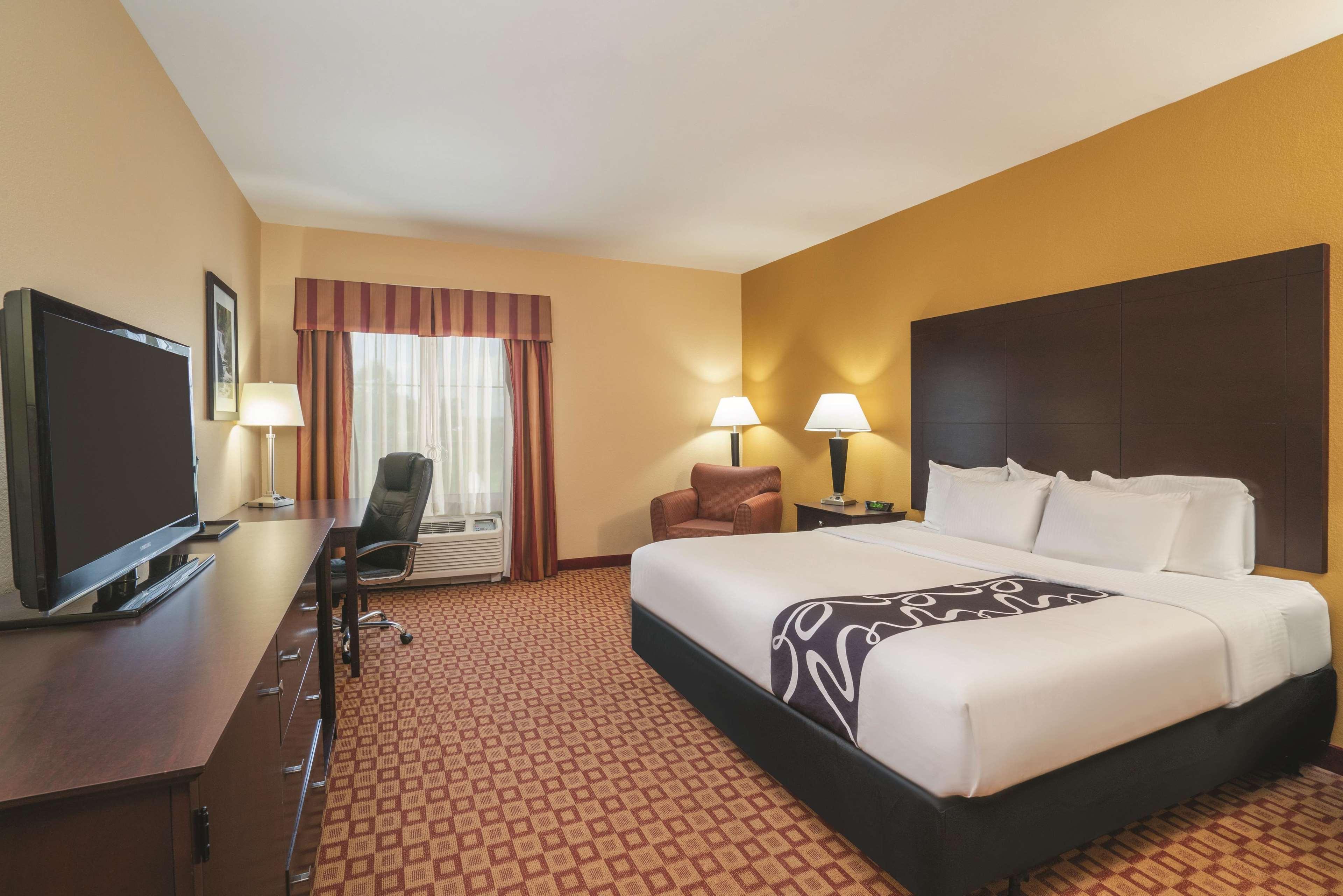 Comfort Inn & Suites Verona At Turning Stone Resort Casino Esterno foto